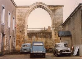 Ruines de la baies des Cordeliers de Thouars peu avant leur destruction (coll. MHB)